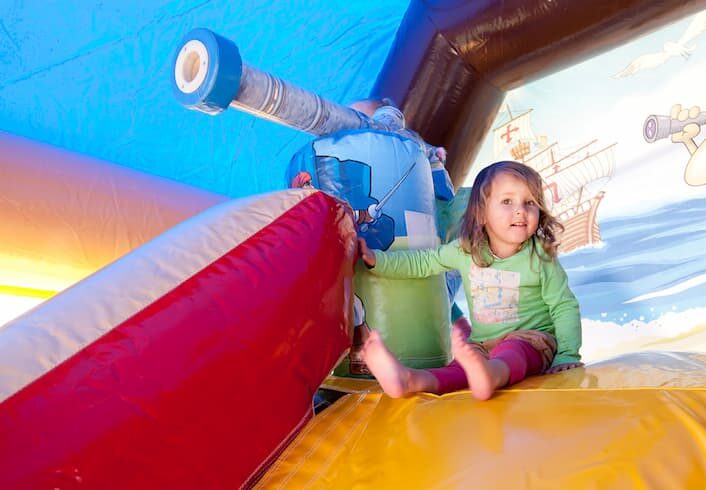 Venta de Castillo Hinchable Barco Pirata con Cañones de Bolas – Alta Calidad - Imagen 3